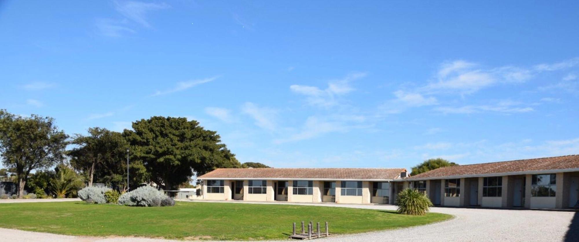Stansbury Holiday Motel エクステリア 写真